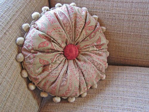 round shirred pillow with button